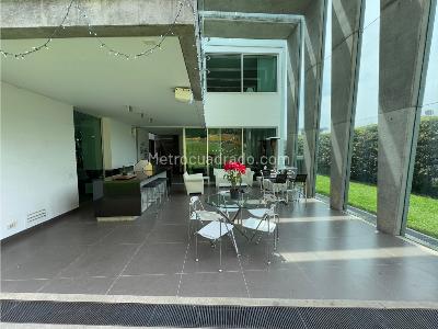 Casa de 4 alcobas en venta en El Poblado, Medellín, 1827 m² · foto 13 de 20