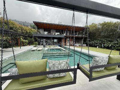 Casa de 4 alcobas en venta en El Chocho, Envigado, 783 m² · foto 17 de 20