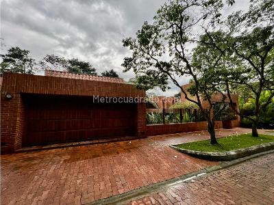 Casa de 3 alcobas en venta en La Calera, Medellín, 484 m² · foto 11 de 16