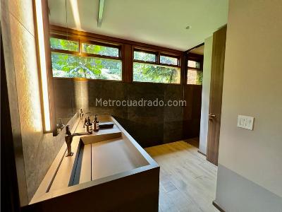 Casa de 3 alcobas en venta en La Calera, Medellín, 484 m² · foto 13 de 16