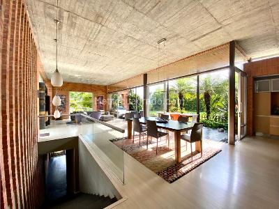 Casa de 3 alcobas en venta en El Poblado, Medellín · foto 2 de 20