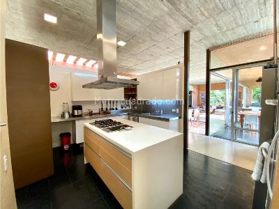 Casa de 3 alcobas en venta en El Poblado, Medellín · foto 9 de 20
