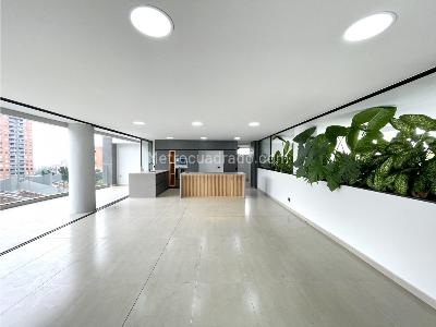 Apartamento de 3 alcobas en venta en El Poblado, Medellín, 400 m² · foto 2 de 10