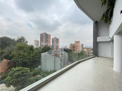 Apartamento de 3 alcobas en venta en El Poblado, Medellín, 400 m² · foto 3 de 10