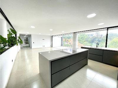 Apartamento de 3 alcobas en venta en El Poblado, Medellín, 400 m² · foto 4 de 10