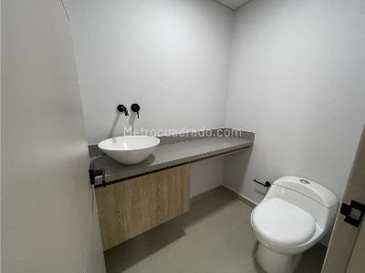 Apartamento de 3 alcobas en venta en El Poblado, Medellín, 400 m² · foto 9 de 10