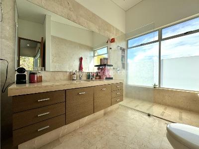 Casa de 3 alcobas en venta en El Poblado, Medellín · foto 9 de 13