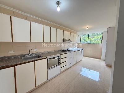 Apartamento de 3 alcobas en venta en El Poblado, Medellín, 160 m² · foto 5 de 12