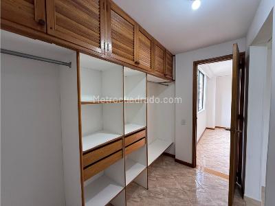 Apartamento de 3 alcobas en venta en El Poblado, Medellín, 160 m² · foto 10 de 12