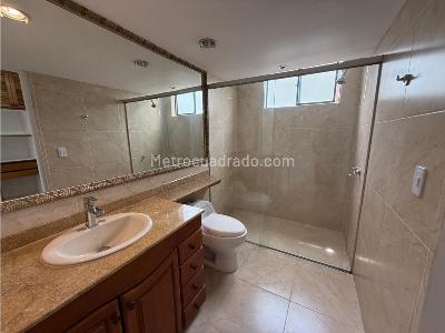 Apartamento de 3 alcobas en venta en El Poblado, Medellín, 160 m² · foto 11 de 12