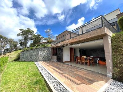 Casa de 4 alcobas en venta en Loma Del Escobero, Envigado, 700 m² · foto 2 de 20