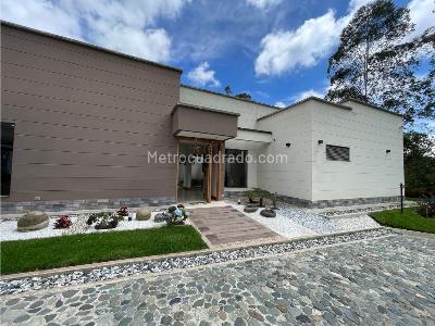 Casa de 4 alcobas en venta en Loma Del Escobero, Envigado, 700 m² · foto 4 de 20