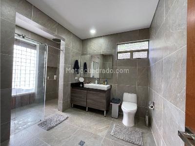 Casa de 4 alcobas en venta en Loma Del Escobero, Envigado, 700 m² · foto 9 de 20