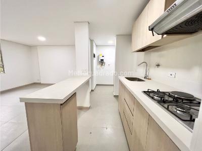 Apartamento en venta en Loma Del Indio, Medellín · foto 2 de 17