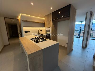 Apartamento en venta en La Castellana, Medellín · foto 2 de 20