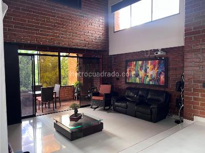Apartamento de 3 alcobas en venta en Loma De Los Gonzalez, Medellín, 256 m² · foto 2 de 9