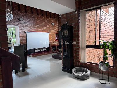 Apartamento de 3 alcobas en venta en Loma De Los Gonzalez, Medellín, 256 m² · foto 3 de 9