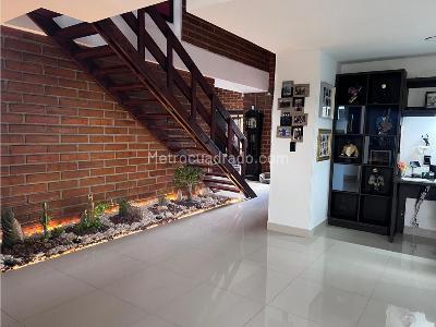 Apartamento de 3 alcobas en venta en Loma De Los Gonzalez, Medellín, 256 m² · foto 4 de 9
