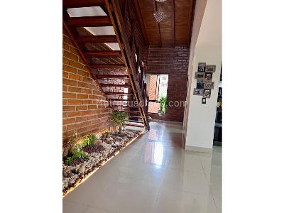 Apartamento de 3 alcobas en venta en Loma De Los Gonzalez, Medellín, 256 m² · foto 7 de 9
