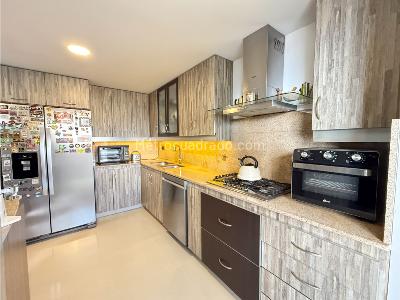 Apartamento de 3 alcobas en venta en El Poblado, Medellín, 246 m² · foto 15 de 20