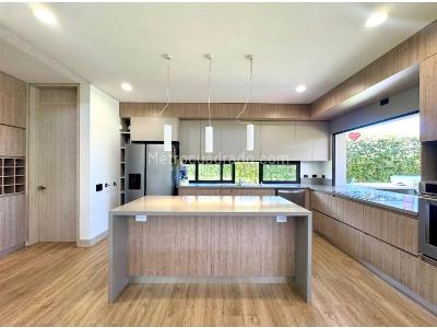 Casa de 3 alcobas en venta en Llanogrande, Rionegro, 1356 m² · foto 2 de 7