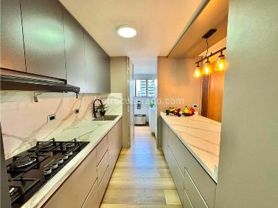 Apartamento de 3 alcobas en venta en Castropol, Medellín, 224 m² · foto 2 de 12