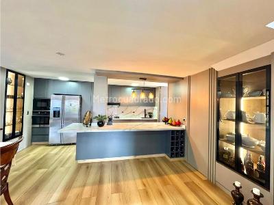 Apartamento de 3 alcobas en venta en Castropol, Medellín, 224 m² · foto 5 de 12