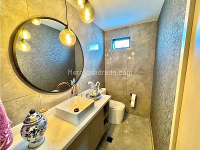 Apartamento de 3 alcobas en venta en Castropol, Medellín, 224 m² · foto 9 de 12