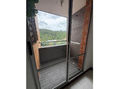 Apartamento de 3 alcobas en venta en Laureles, Medellín, 83 m² · foto 3 de 20