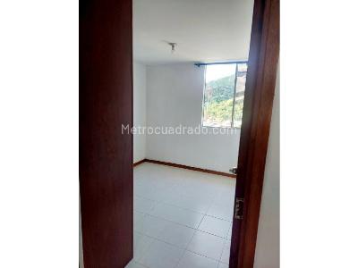 Apartamento de 3 alcobas en venta en Laureles, Medellín, 83 m² · foto 11 de 20