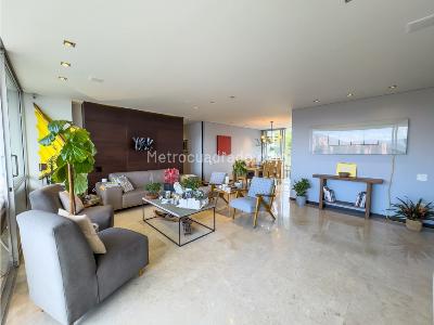 Apartamento de 3 alcobas en venta en El Tesoro, Medellín, 200 m² · foto 2 de 20