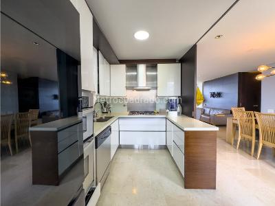 Apartamento de 3 alcobas en venta en El Tesoro, Medellín, 200 m² · foto 17 de 20