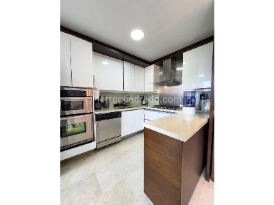 Apartamento de 3 alcobas en venta en El Tesoro, Medellín, 200 m² · foto 18 de 20