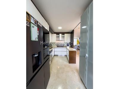 Apartamento de 3 alcobas en venta en El Tesoro, Medellín, 200 m² · foto 19 de 20