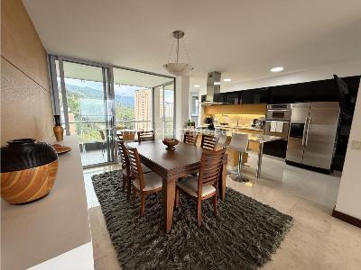 Apartamento de 3 alcobas en venta en El Poblado, Medellín, 255 m² · foto 2 de 12