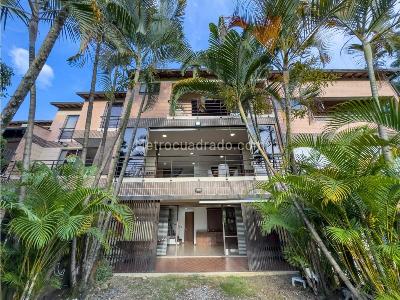 Casa de 4 alcobas en venta en Loma Benedictinos, Envigado, 178 m² · foto 1 de 20