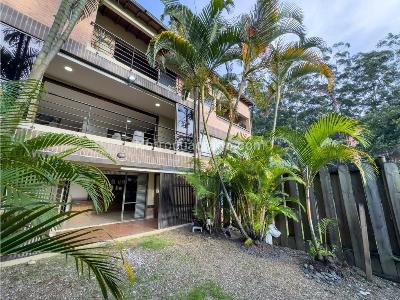 Casa de 4 alcobas en venta en Loma Benedictinos, Envigado, 178 m² · foto 3 de 20