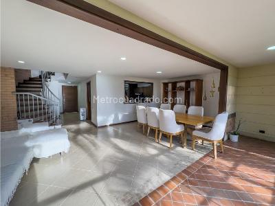 Casa de 4 alcobas en venta en Loma Benedictinos, Envigado, 178 m² · foto 8 de 20