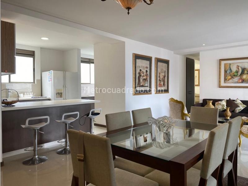 Strategic 3BR Apartment with Service Room in El Poblado - 4