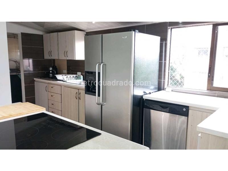 Apartamento Amoblado de 3 Alcobas con 2 Baños en El Tesoro - 3