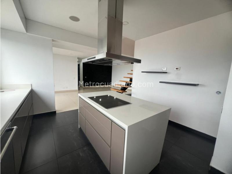 4BR Apartment in Loma Del Barro (306 m²) - 2