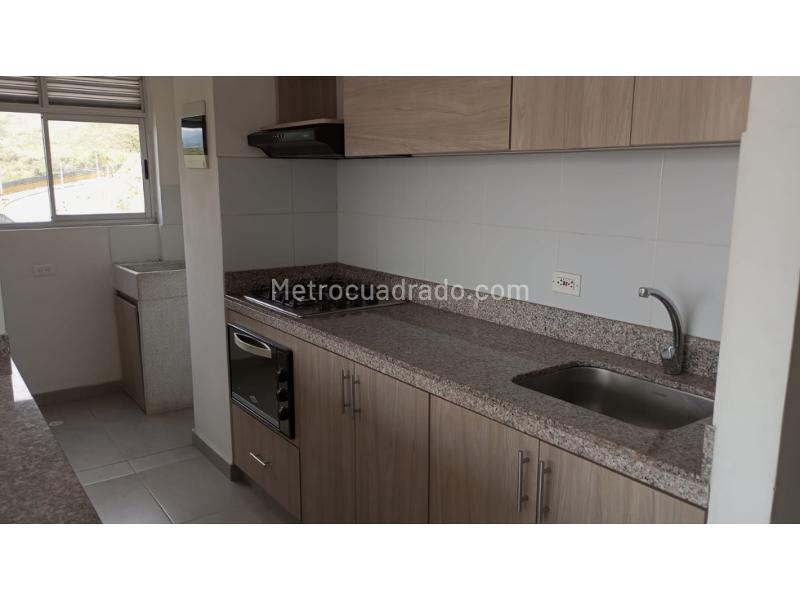 Apartamento Encantador de 3 Alcobas en Zona Tranquila de Calasanz - 2