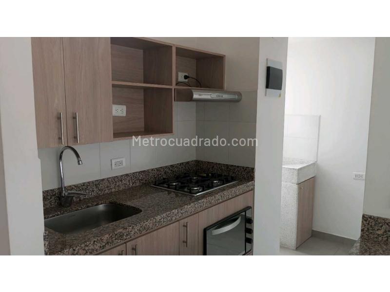 Elegant 3BR Apartment in Calasanz - 3