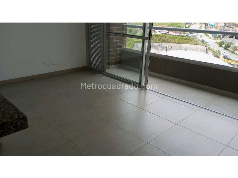 Elegant 3BR Apartment in Calasanz - 4