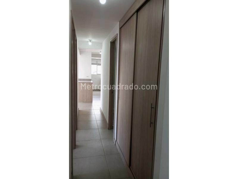 Elegant 3BR Apartment in Calasanz - 5