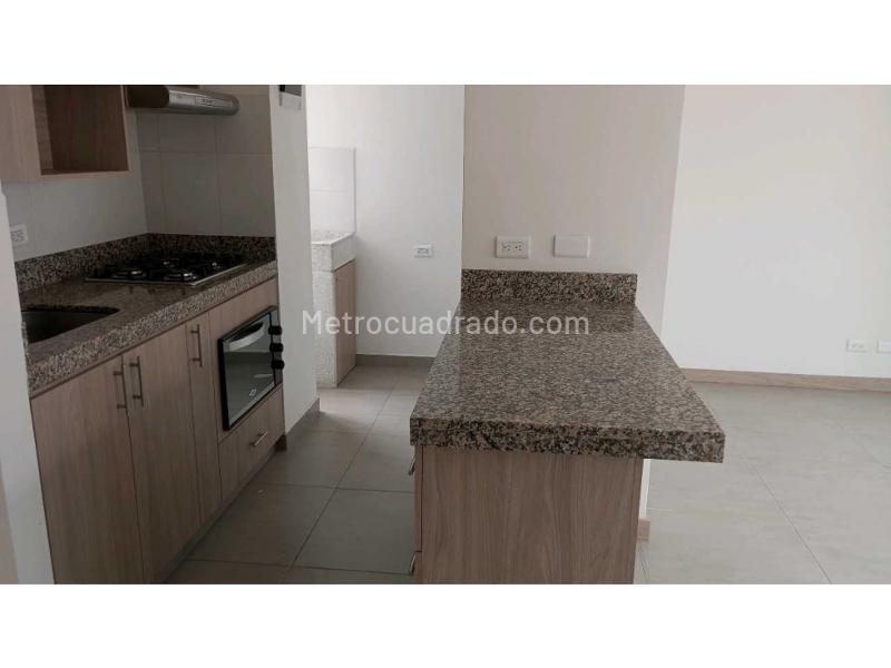 Elegant 3BR Apartment in Calasanz - 6