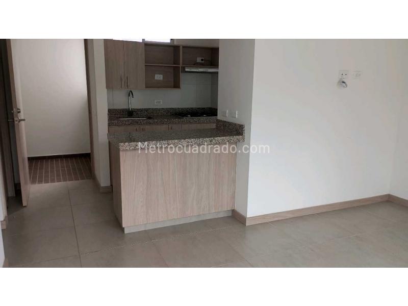 Elegant 3BR Apartment in Calasanz - 9