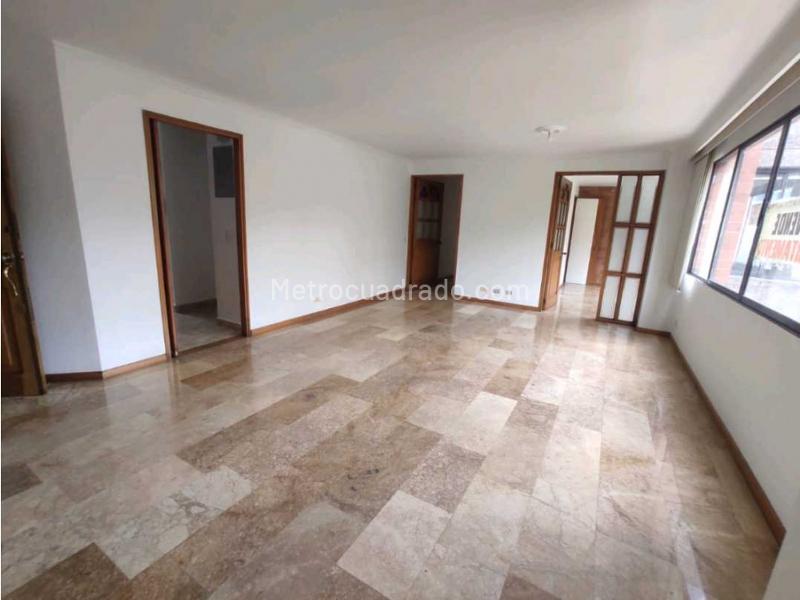 Modern 4BR Apartment with Luxury Finishes in El Poblado - 2