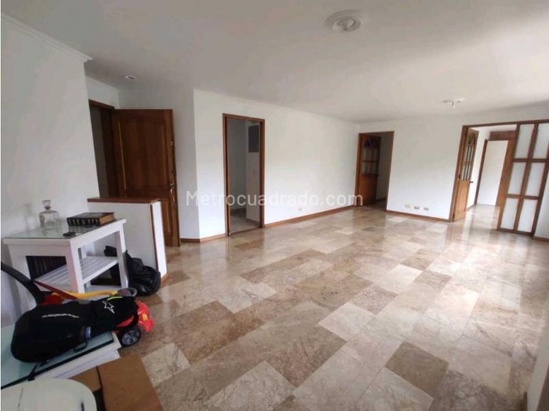 Modern 4BR Apartment with Luxury Finishes in El Poblado - 3