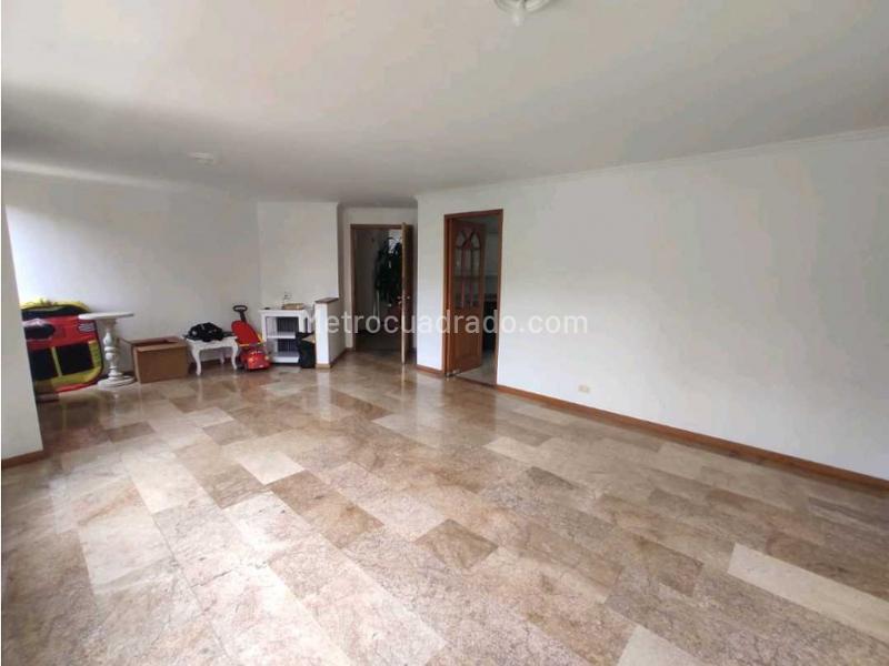 Modern 4BR Apartment with Luxury Finishes in El Poblado - 4